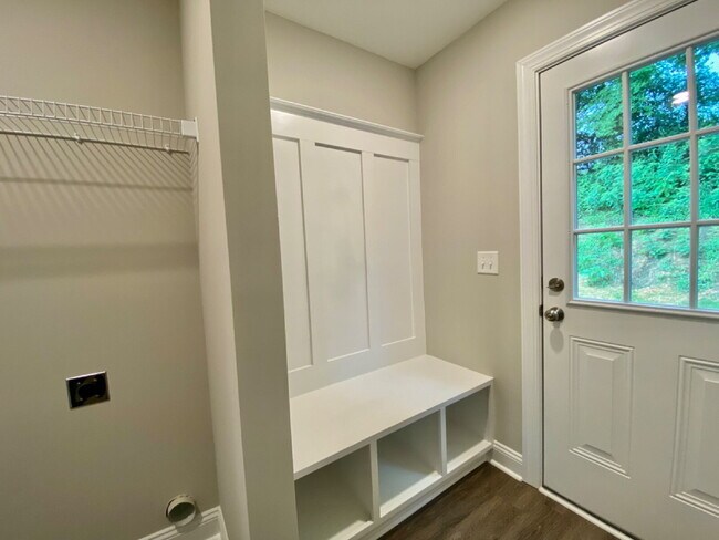 Building Photo - Beautiful Home!