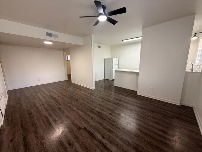 Building Photo - 3304 Red River St