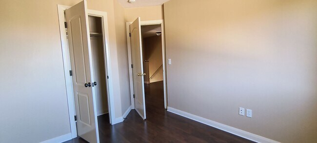 Building Photo - 3 bedroom 2.5 bath in Cedar Park right by IHC hospital.