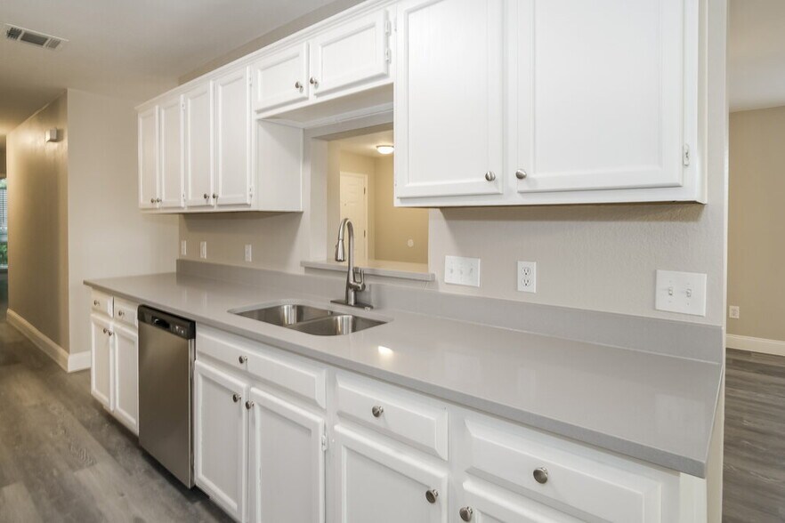 Building Photo - 809 Bushmills Ct