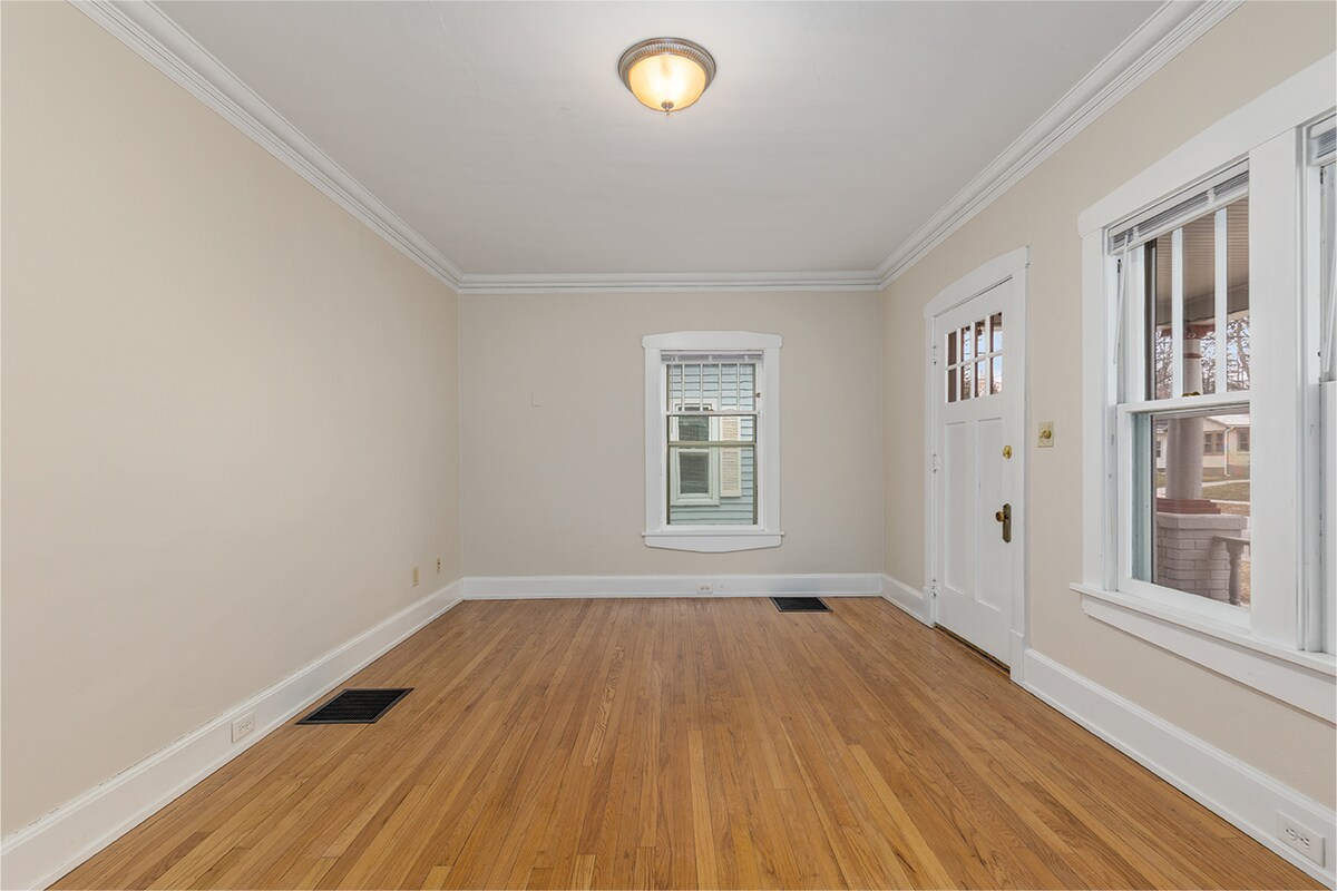 Building Photo - 1349 Portland Ave NE