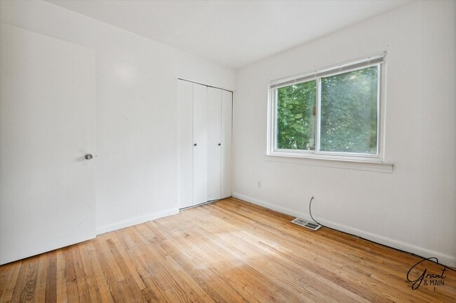 Building Photo - 3 Bedroom Ranch - $1,350