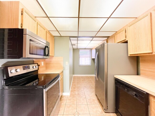 Building Photo - 5939 Forest Hill Blvd