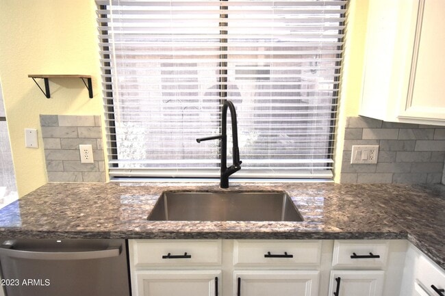 Building Photo - 10230 W Country Club Trail