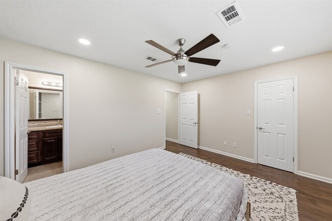 Building Photo - 8526 Cedel Dr