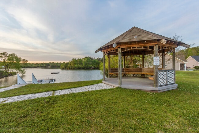 Building Photo - 301 Antioch Rd