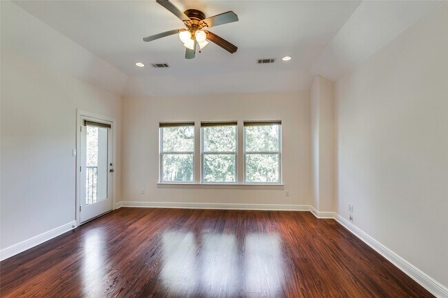 Building Photo - 12870 Kingsbridge Ln