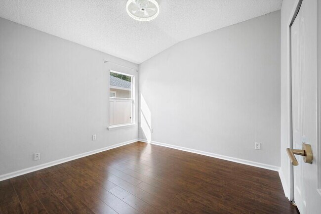 Building Photo - 843 Bonaparte Landing Ct