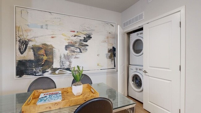 Building Photo - Roosevelt Row