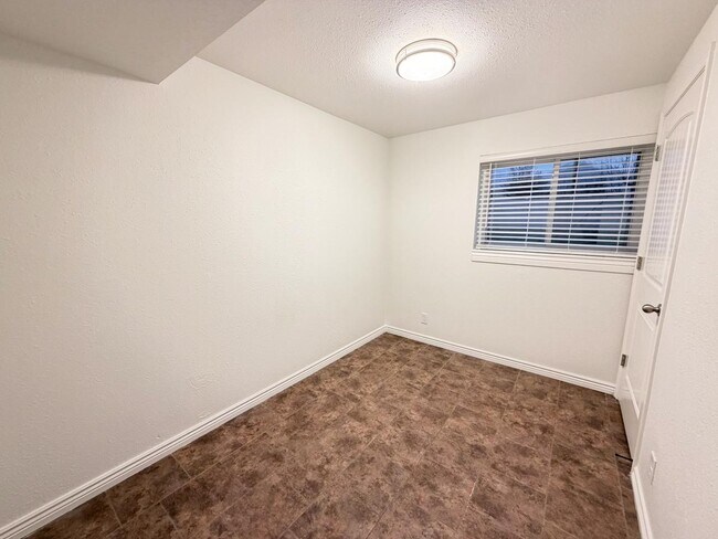 Building Photo - 1101 S 680 W