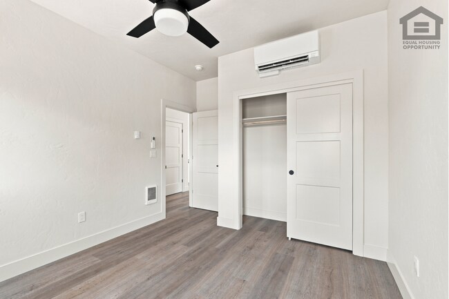 Building Photo - 2548 SW Yew Ave