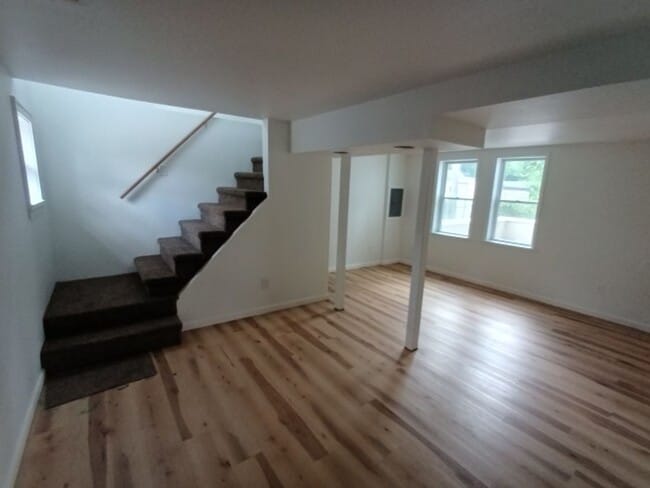 Building Photo - 2044 Garrick Ave