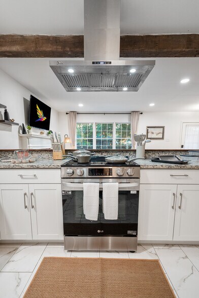 Building Photo - 1464 E 41st St