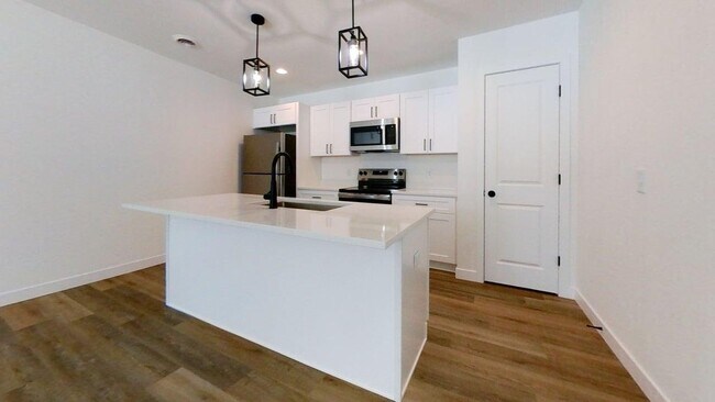 Building Photo - 15582 Sienna Dr