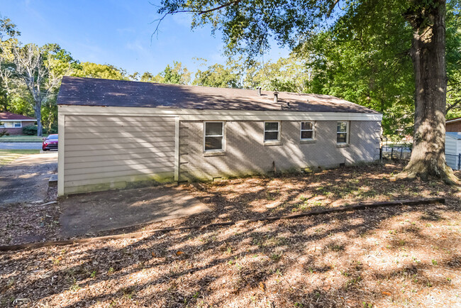 Building Photo - Lovely 4 Bedroom in Montgomery, AL