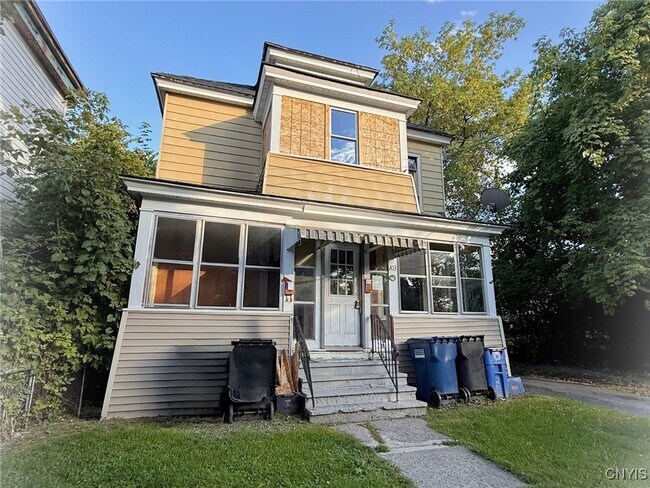 Building Photo - 103 Bradley St
