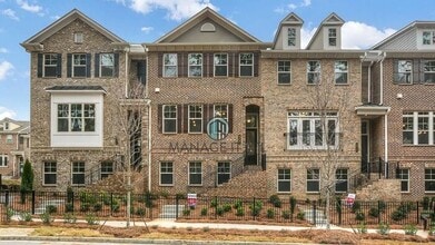 Building Photo - A beautifully designed townhome in the heart of Dunwoody