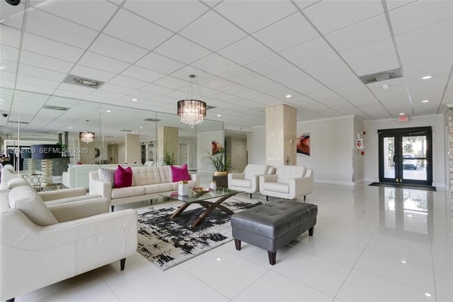 Building Photo - 2017 S Ocean Dr