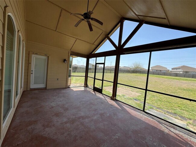 Building Photo - 141 Oak Stone Dr