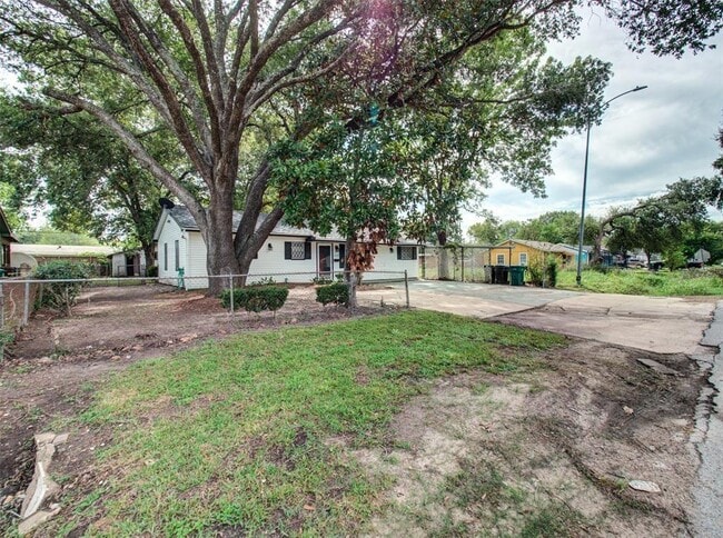 Building Photo - 3630 Corksie St