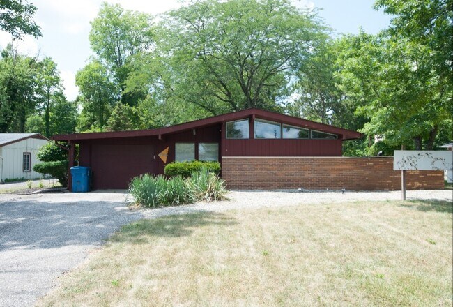 Primary Photo - 4708 N Bolton Ave
