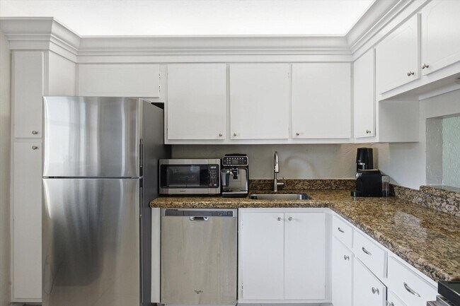 Building Photo - 2800 Fiore Way