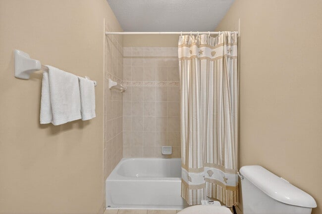 Building Photo - 2990 SE Lexington Lakes Dr