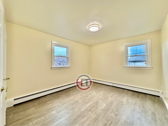 Building Photo - 3264 Layton Ave