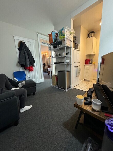 Building Photo - 835 Beacon St