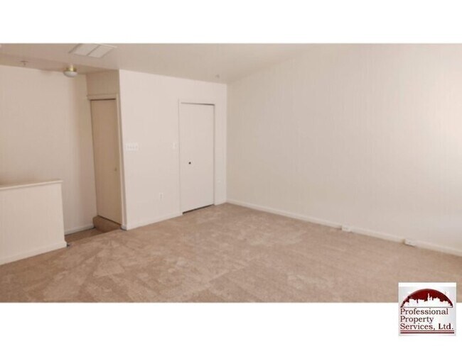Building Photo - Beautiful 3 Level Townhouse In The Heart Of Frederick!