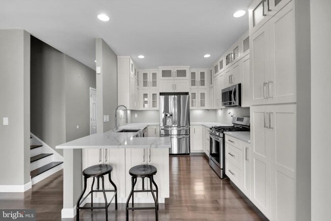 Building Photo - 3200 Village Dr