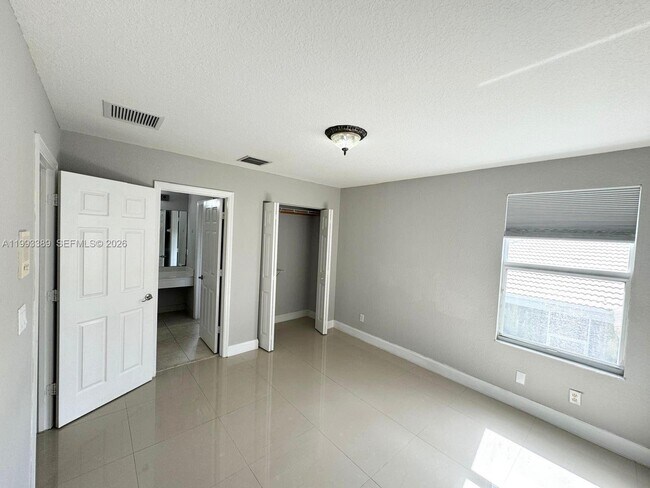 Building Photo - 4451 Seneca Ave