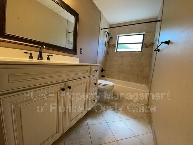 Building Photo - 4211 SW 6th Ave