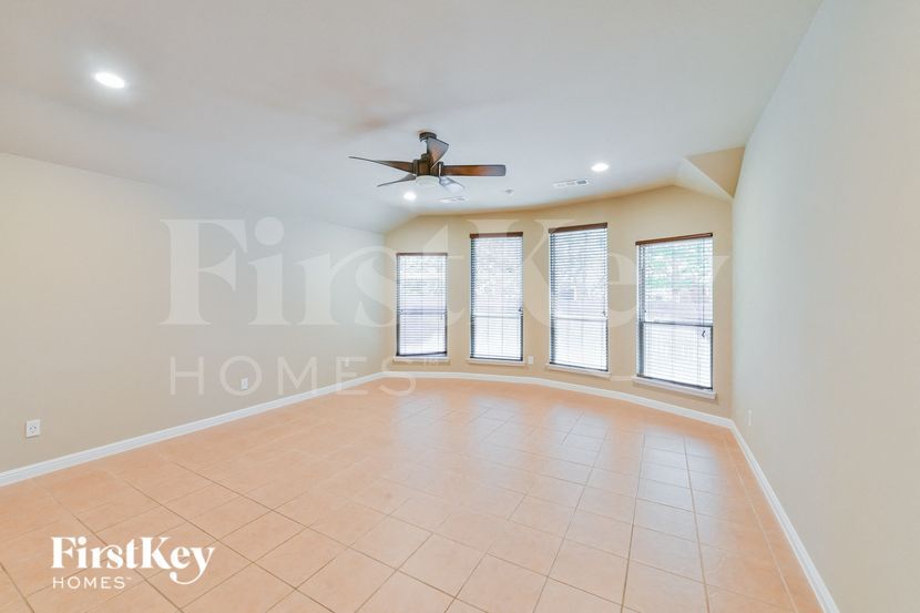 Building Photo - 649 Bent Oak Dr