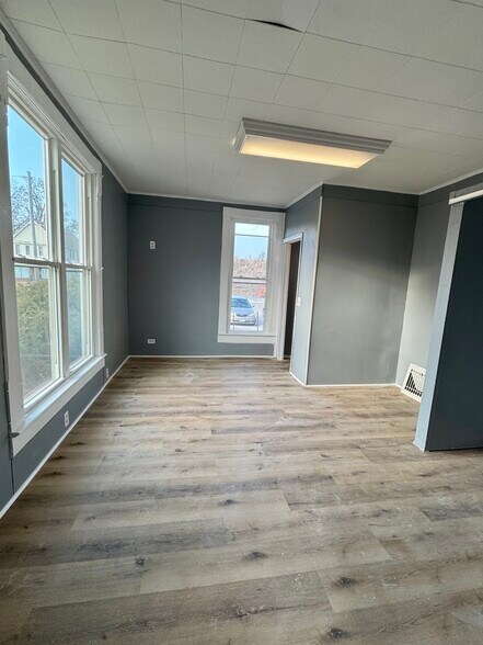 Building Photo - 321 Cedar St