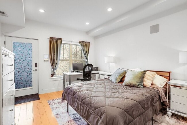 Building Photo - 816 Kennedy St NW