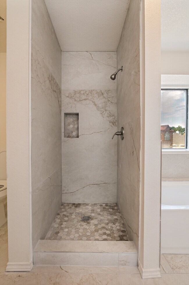 Building Photo - Completely Renovated Home in Arlington!