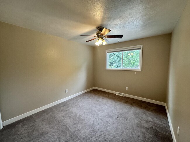 Building Photo - 7628 S Eaton Way