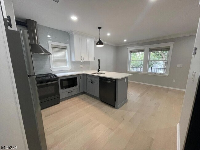 Building Photo - 40 Grant St