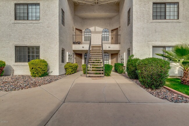 Building Photo - 930 N Mesa Dr