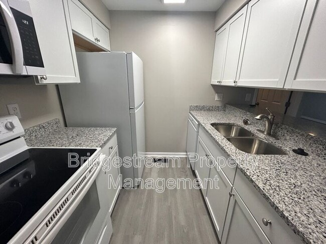 Building Photo - 4231 Knollcroft Rd