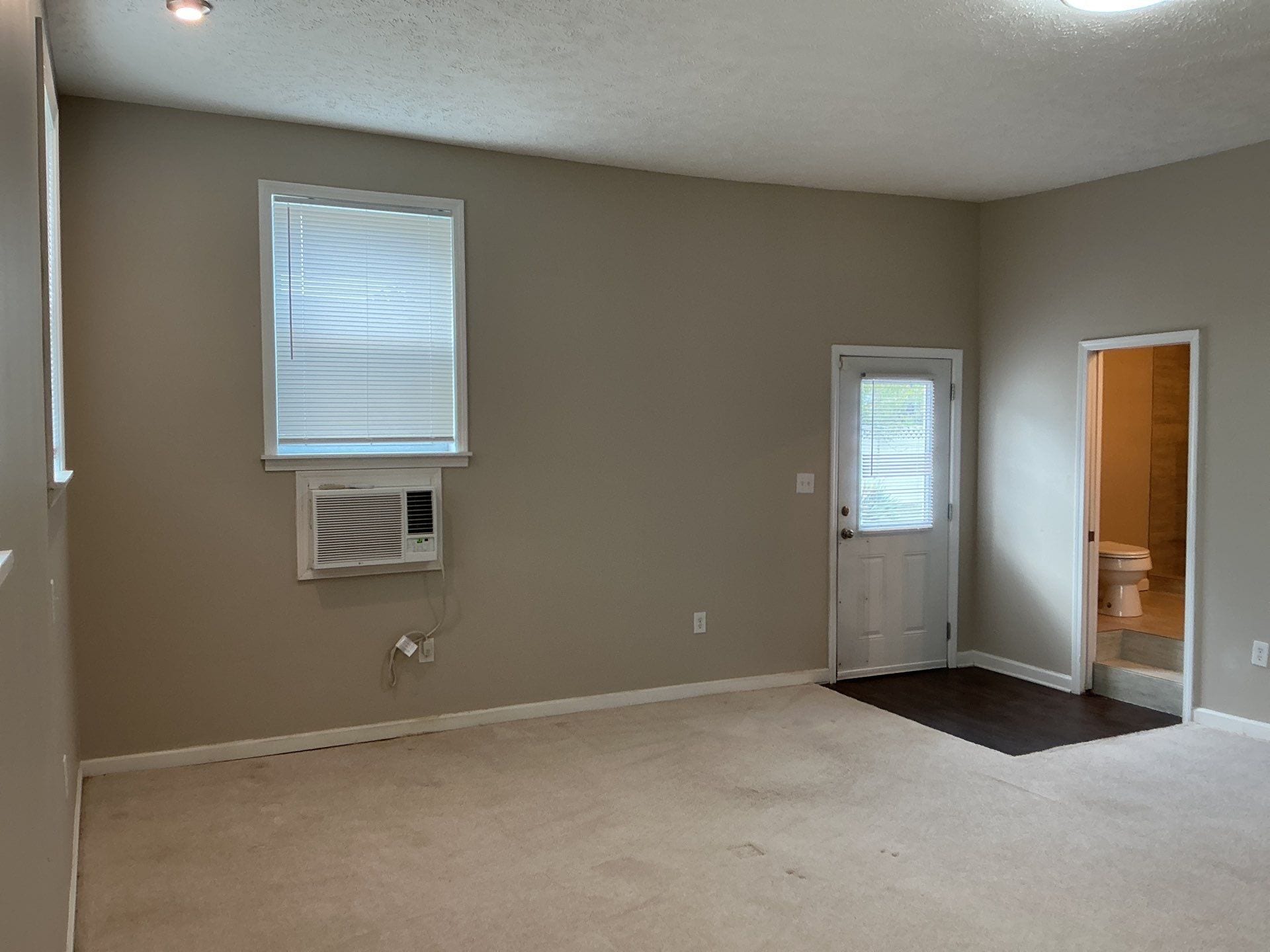 Building Photo - 137 Cheyenne Dr