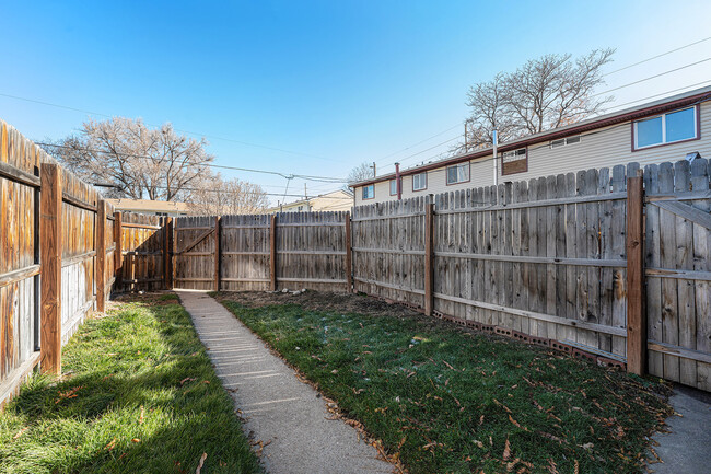 Private Exclusive Use Backyard - 4506 Everett Ct