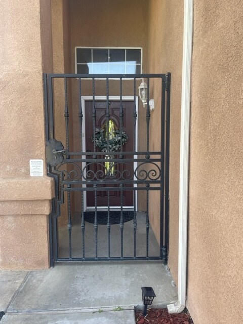 Building Photo - 7501 Canyon Clover Dr