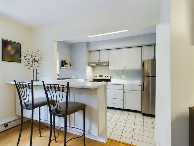 Building Photo - 4980 N Marine Dr