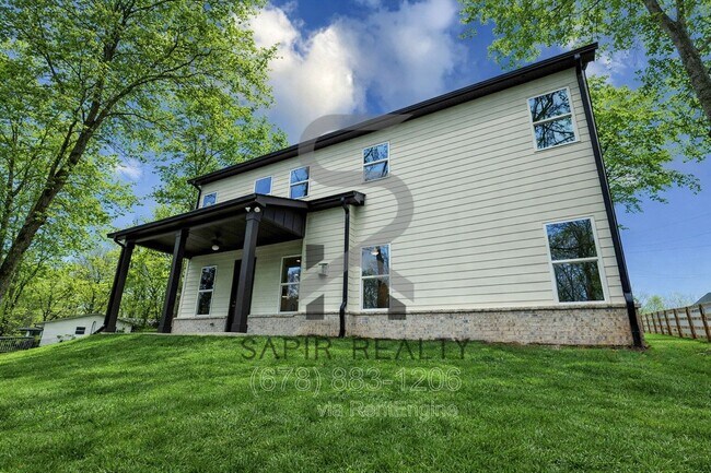 Building Photo - 3374 Lee Dr
