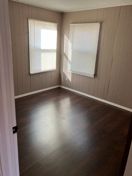 Building Photo - 406 13th St S