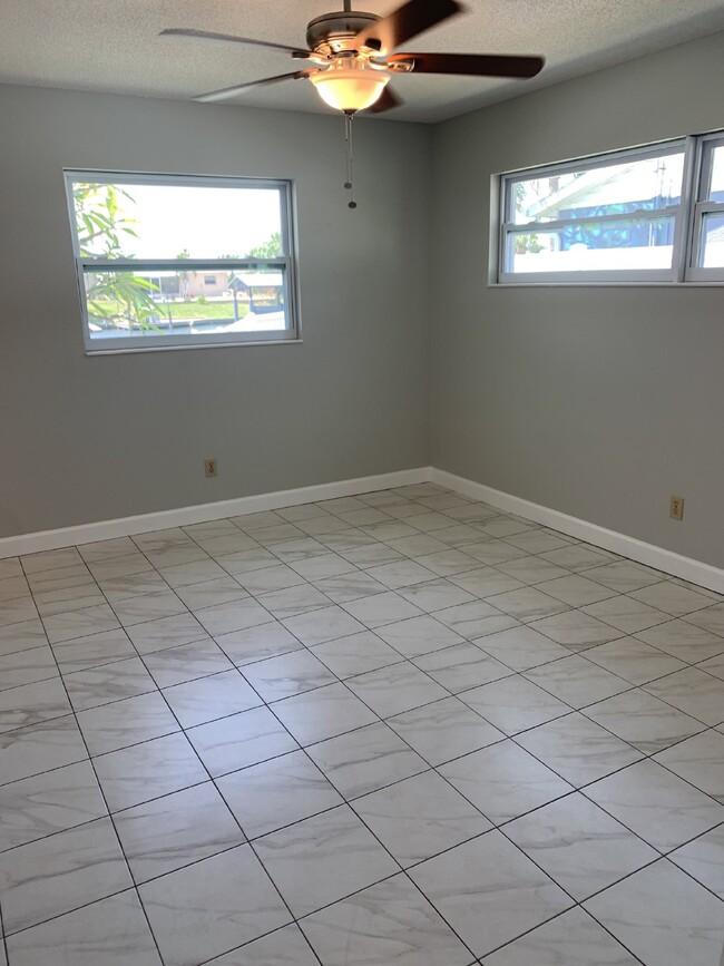 Building Photo - Beautifully Renovated Canal Home