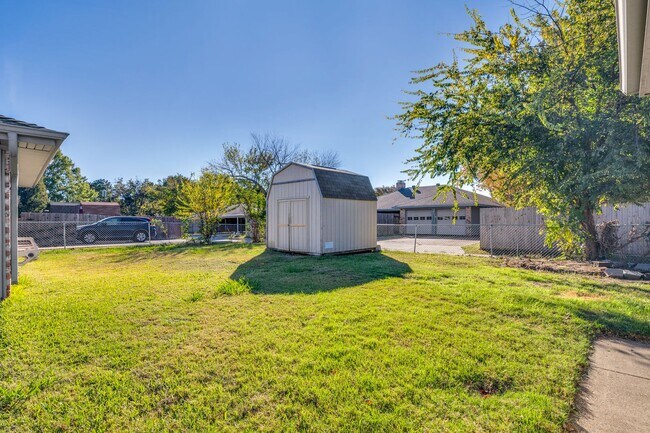 Building Photo - Beautiful 3-Bed, 2.5-Bath Home in Garland – Spacious Layout & Fantastic Amenities!