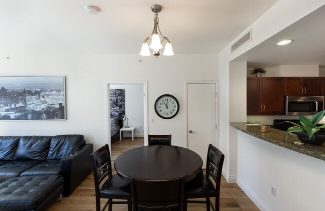 Building Photo - 530 K St